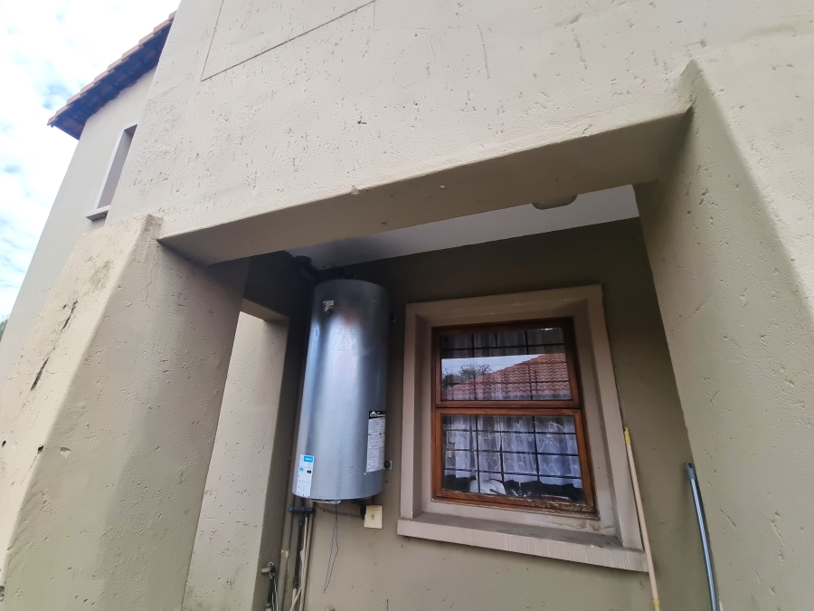 2 Bedroom Property for Sale in Waterval East North West